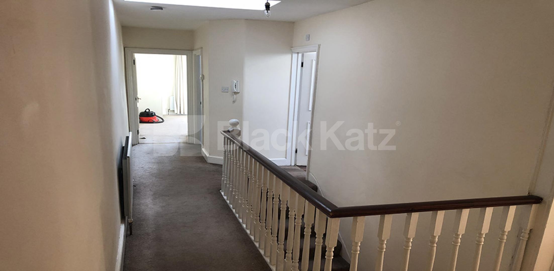 			LET , 2 Bedroom, 1 bath, 1 reception Apartment			 Cavendish Road , Clapham South 